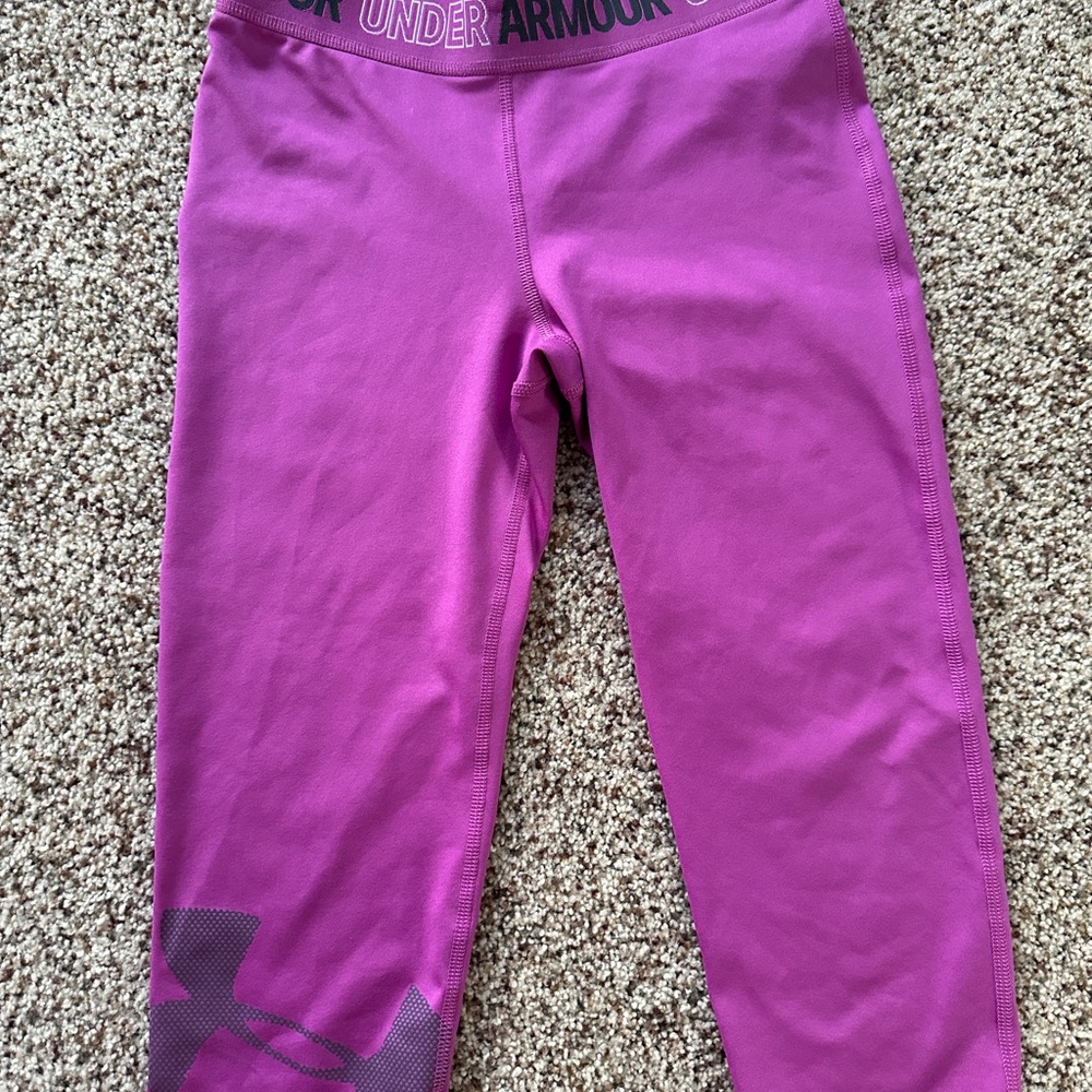 NWOT Girls youth MEDIUM (7-9) Under Armour Capri